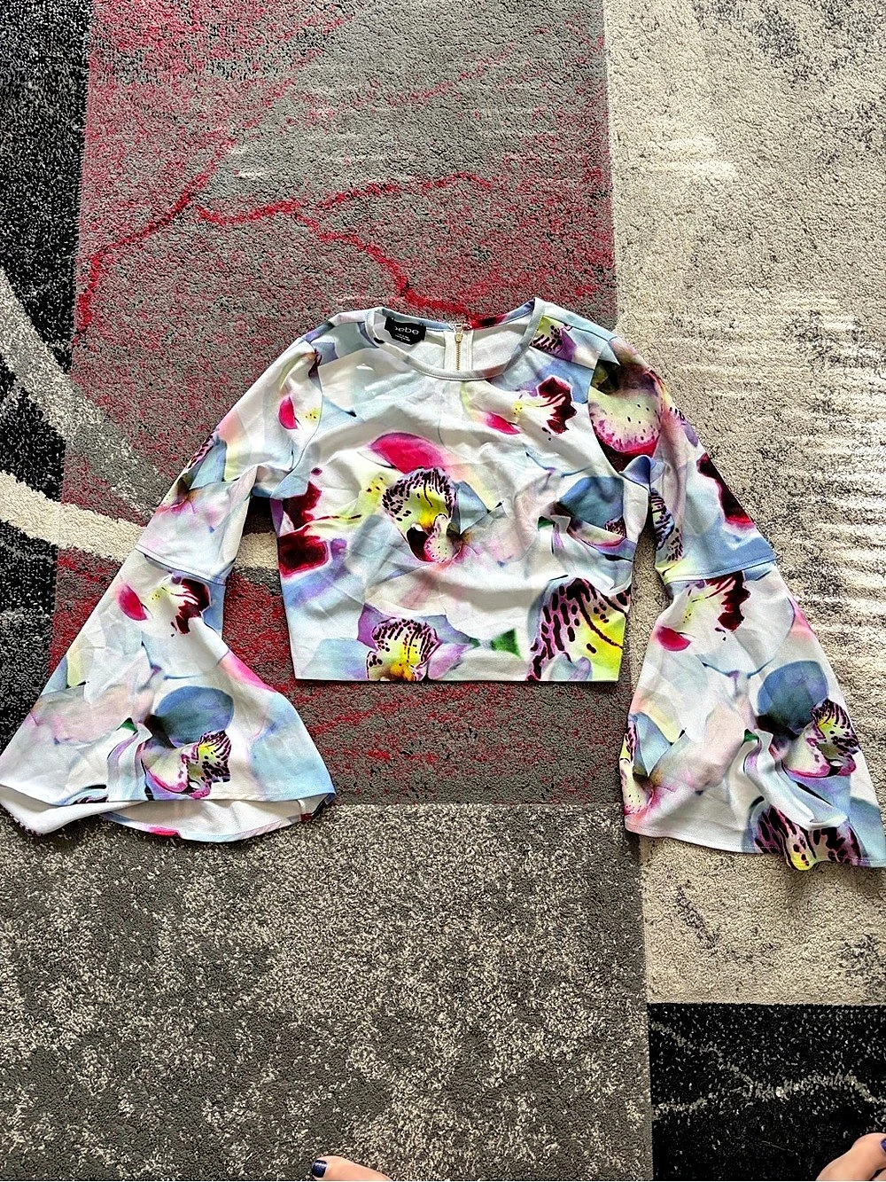 bebe Floral Bell Sleeve Crop Top Blue & Pink
